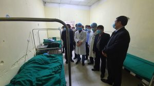 Đoàn công tác của Bộ Y tế thăm bệnh nhân đã có kết quả xét nghiệm âm tính tại Bệnh viện đa khoa tỉnh Hà Giang