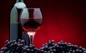 Uống rượu vang đỏ có phải là bí quyết của sức khỏe tốt